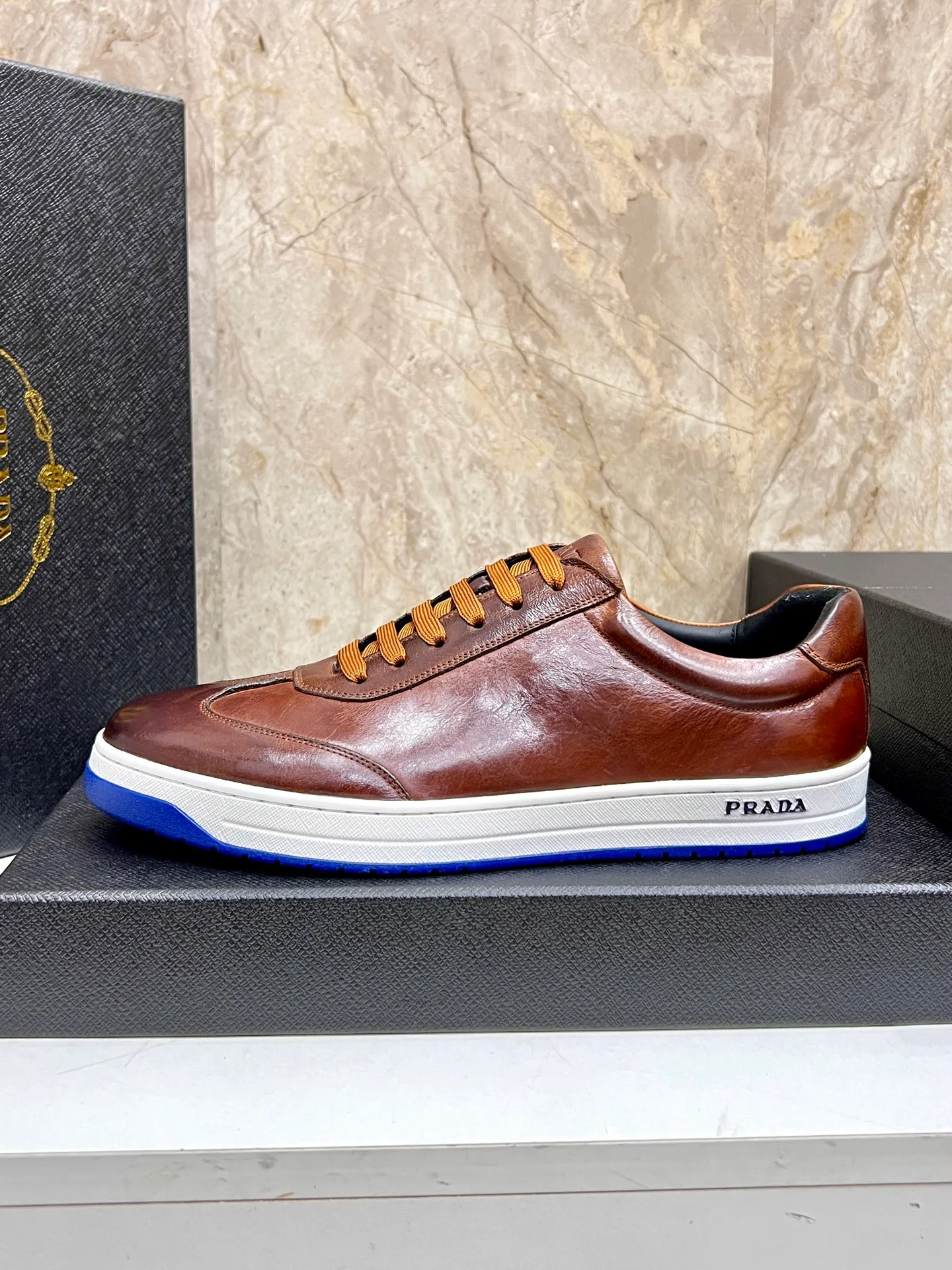 💰620 Prada classic men’s lace-up casual shoes｜Imported cowhide upper｜Layered stitching design on the upper Lightweight and breathable｜Soft and comfortable｜PRADA letters on the side｜Distinctive sporty style Showing the brand style｜Lightweight embossed rubber sole｜With cowhide foot pad lining｜Excellent foot feel Fashionable and elegant｜Size: 38-44 (customized at 45)